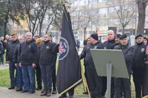Počast poginulim hrvatskim braniteljima odaju pripadnici HOS-a / Foto: Hina