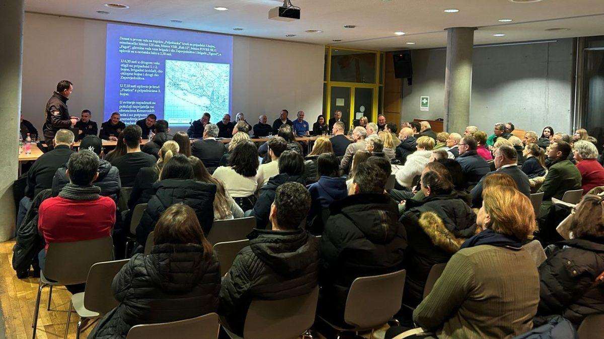 Tribini „Ponosimo se onima koji su branili Hrvatsku“ / Foto: Fenix (Mato Župarić)