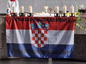 JEDINSTVENA ATMOSFERA U NJEMAČKOJ: Svećenik u kockicama, orila se Thompsonova pjesma, "idemo Hrvatska"