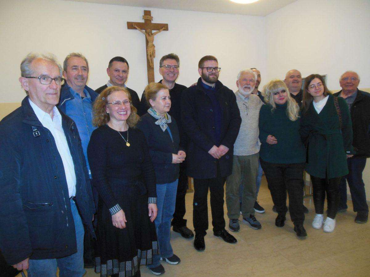 MÜNCHEN: Predavanje o kralju Tomislavu i Hrvatskom kraljevstvu u HKŽ München Predavač fra Josip Jurić Šolta sa organizatorima i gostima tribine / Foto: Fenix (J.Ž.)