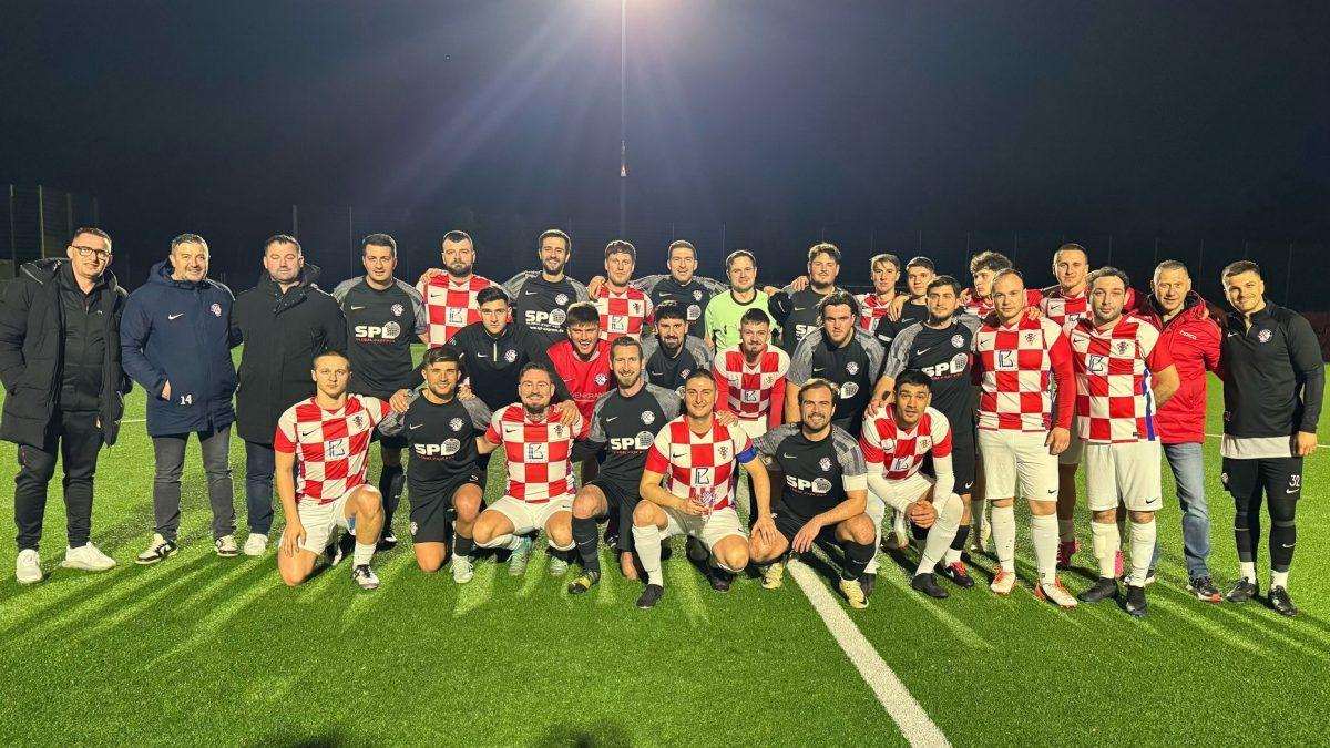 Zajednička fotografija igrača Croatije Singen i Croatije Essen / Foto: Fenix (M. Anđelović)