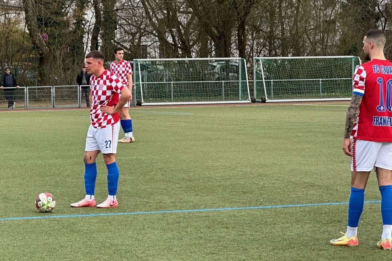 Kian Bonnano i Ante Štrljić prije izvođenja slobodnog udarca / Foto: Fenix (SIM)