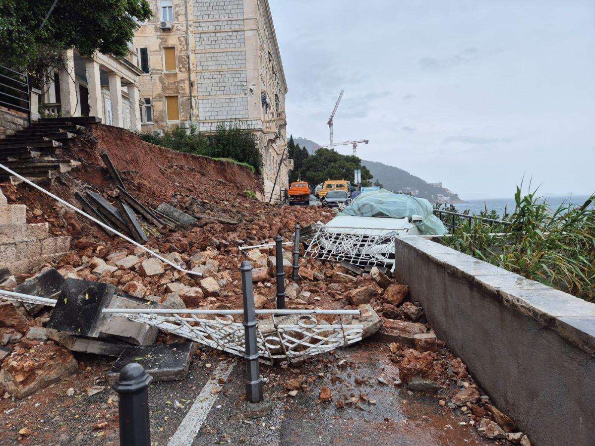 U Dubrovniku se urušio zid / Foto: Hina