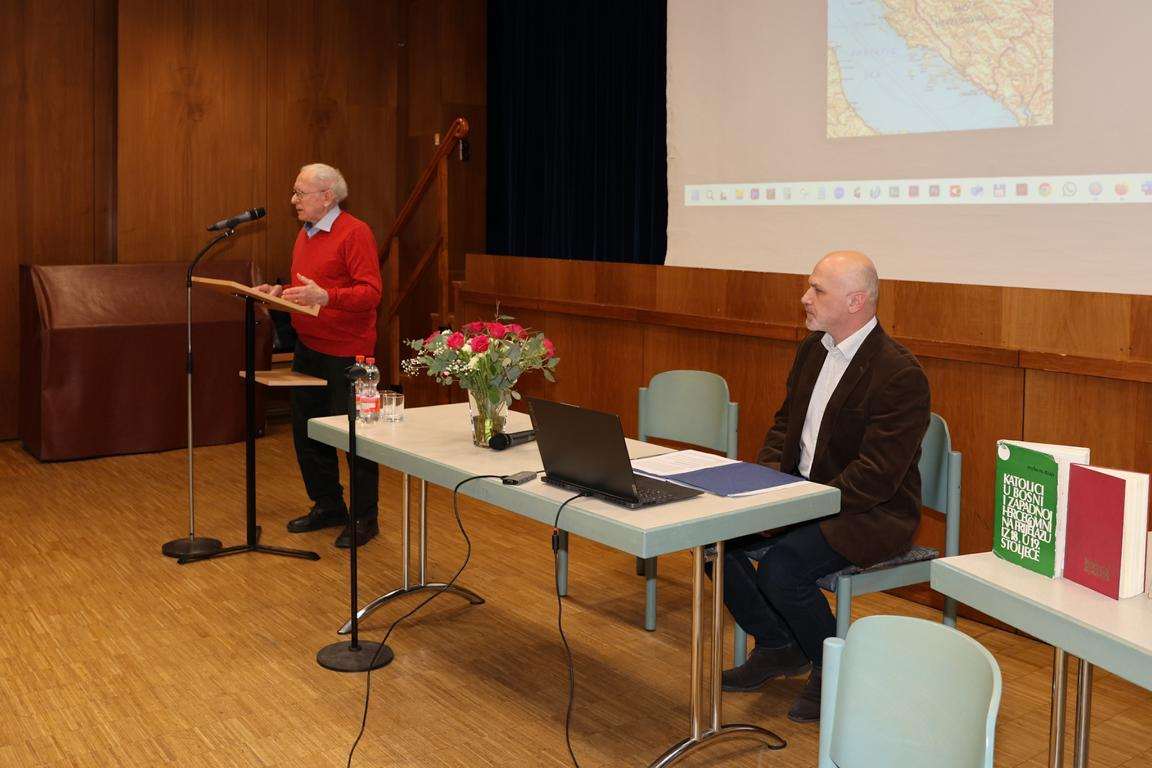 VELIK BROJ HRVATA NA PREDAVANJU: Povjesničar dr. Srećko M. Džaja održao predavanje u Pforzheimu Povjesničar dr. Srećko M. Džaja održao predavanje u Pforzheimu / Foto: Fenix (Jelena Trieb)
