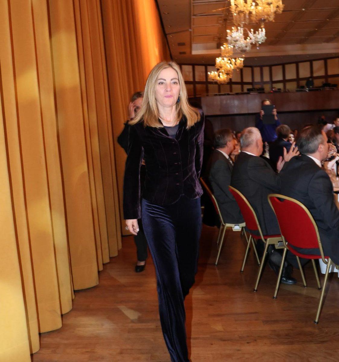 IVANA MILINA: Mladić i djevojka su uspoređivali obiteljske priče i otkrili nevjerojatnu povezanost