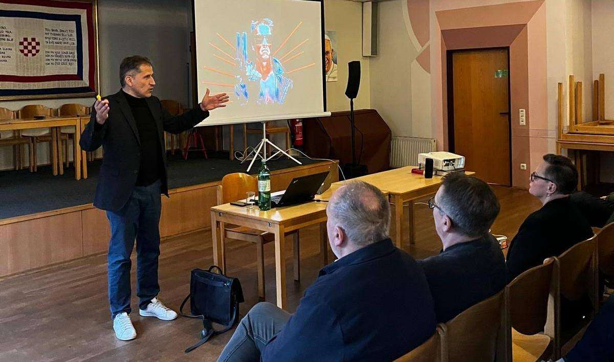 ESSEN: Velik broj zainteresiranih na predavanju o umjetnoj inteligenciji ESSEN: Velik broj zainteresiranih na predavanju o umjetnoj inteligenciji