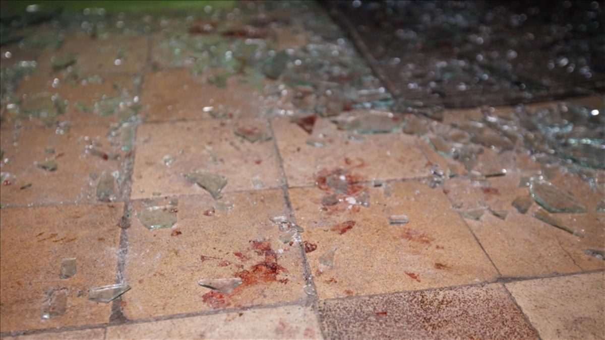 Krv i staklo na podu nakon masovnog ruskog napada bespilotnim letjelicama (ILUSTRACIJA) / Foto: Anadolu