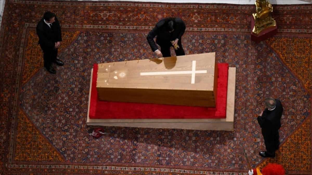 Zatvaranje lijesa papa Franje / Foto: Anadolu