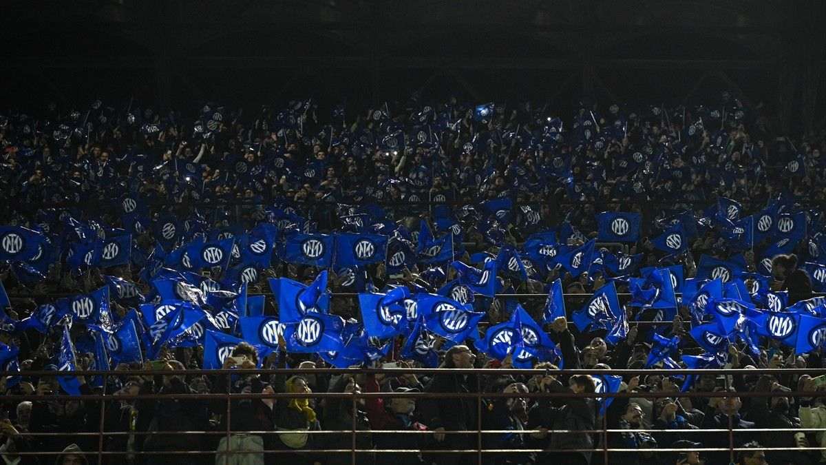 "DERBY DELLA MADONNINA": Milan s Lukom Modrićem s 1:0 porazio Inter za kojeg je igrao Petar Sučić Navijači Intera iz Milana (ILUSTRACIJA) / Foto: Anadolu