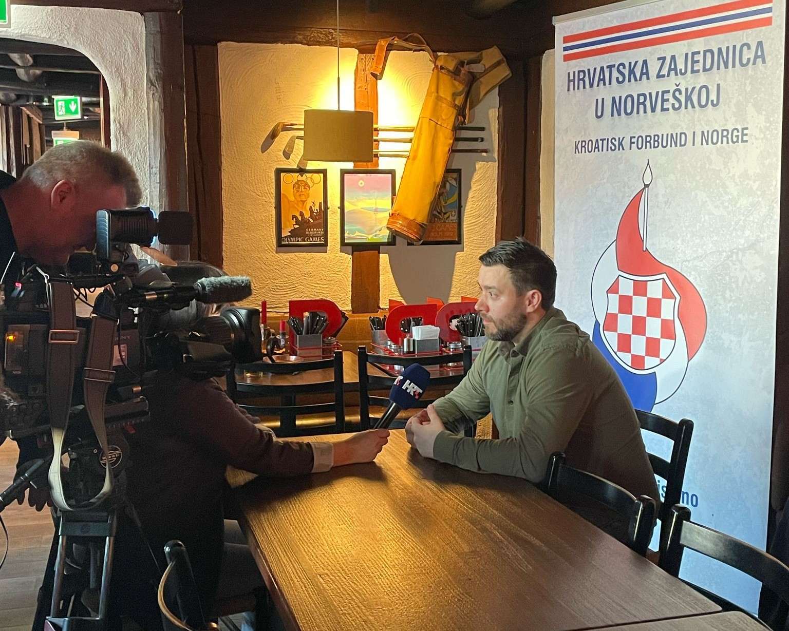 Predsjednik Hrvatske zajednici u Norveškoj Ivan Turkalj ispred kamera HTV-a / Foto: Fenix (SIM)