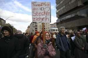 BERLIN: Održan prosvjed protiv Muska i njegove kompanije "Tesla" BERLIN: Održan prosvjed protiv Muska i njegove kompanije "Tesla"