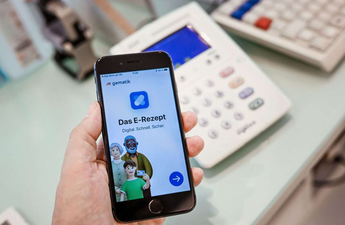 Kupci sve više ljekove kupuju preko mobitela / Foto: Jens Kalaene/dpa/dpa-tmn