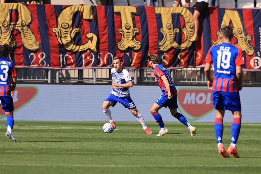 OSIJEK NOKAUTIRAO HAJDUK I PRODUŽIO POBJEDNIČKI NIZ: Kiks Hajduka u utrci za vrh ljestvice Detalj s utakmice Osijek-Hajduk / Foto: Hina