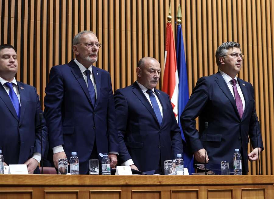 Saborski zastupnici i članovi Vlade odali počast papi Franji / Foto: Hina