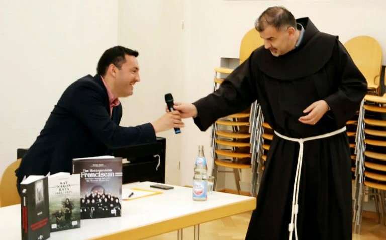 ZANIMLJIVA VEČER U STUTTGARTU: Predstavljena knjiga koja je privukla pozornost povjesničara, teologa i šire javnosti Hrvoje Mandić i fra Ivica Erceg / Foto: Fenix (Željko Cindrić)