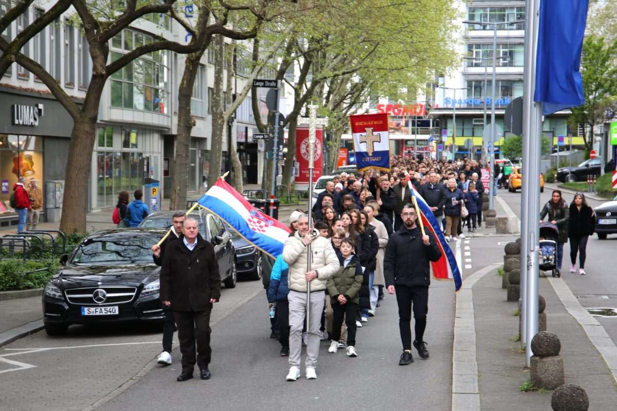 Hrvati u procesiji Velikog petka u Stuttgartu / Foto: Fenix (Željko Cindrić)