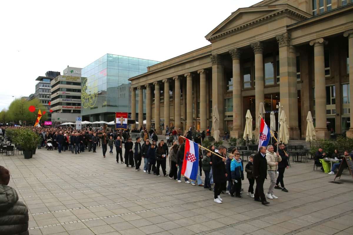 Hrvati u procesiji Velikog petka u Stuttgartu / Foto: Fenix (Željko Cindrić)