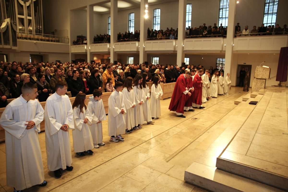 Hrvati u procesiji Velikog petka u Stuttgartu / Foto: Fenix (Željko Cindrić)