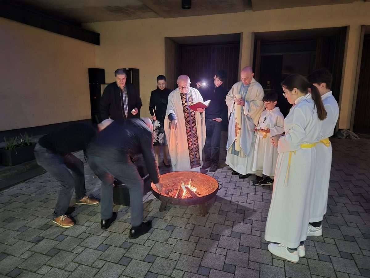 VELIKA SUBOTA U MAINZU: Obred Uskrsnog bdijenja uz svijeću koja simbolizira vječnu pobjedu Velika subota u Mainzu/ Foto: Fenix (MD)
