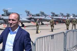 KOMPLETNA ESKADRILA: 12 borbenih zrakoplova Rafale prvi put predstavljeni u Hrvatskoj Ministar Ivan Anušić na predstavljanju borbenih zrakoplova Rafale / Foto: Anadolu
