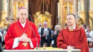 Biskup Kotorske biskupije mons. Mladen Vukšić i župnik fra Petar Klapež / Foto: Fenix (Ž. Nedić)