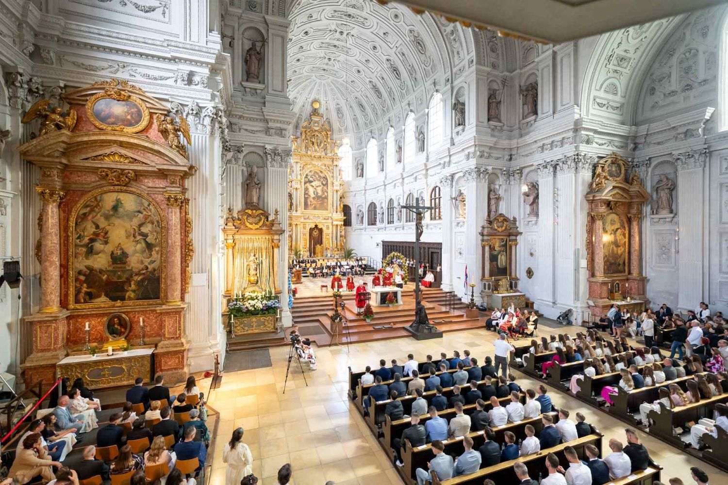 Krizma u HKŽ München / Foto: Fenix (Ž. Nedić)