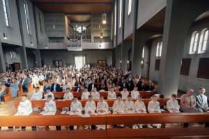 PRVA SVETA PRIČEST HRVATSKE KATOLIČKE ZAJEDNICE OFFENBACH/M: Više od tradicije, „Poziv na put“ PRVA SVETA PRIČEST HRVATSKE KATOLIČKE ZAJEDNICE OFFENBACH/M: Više od tradicije, „Poziv na put“