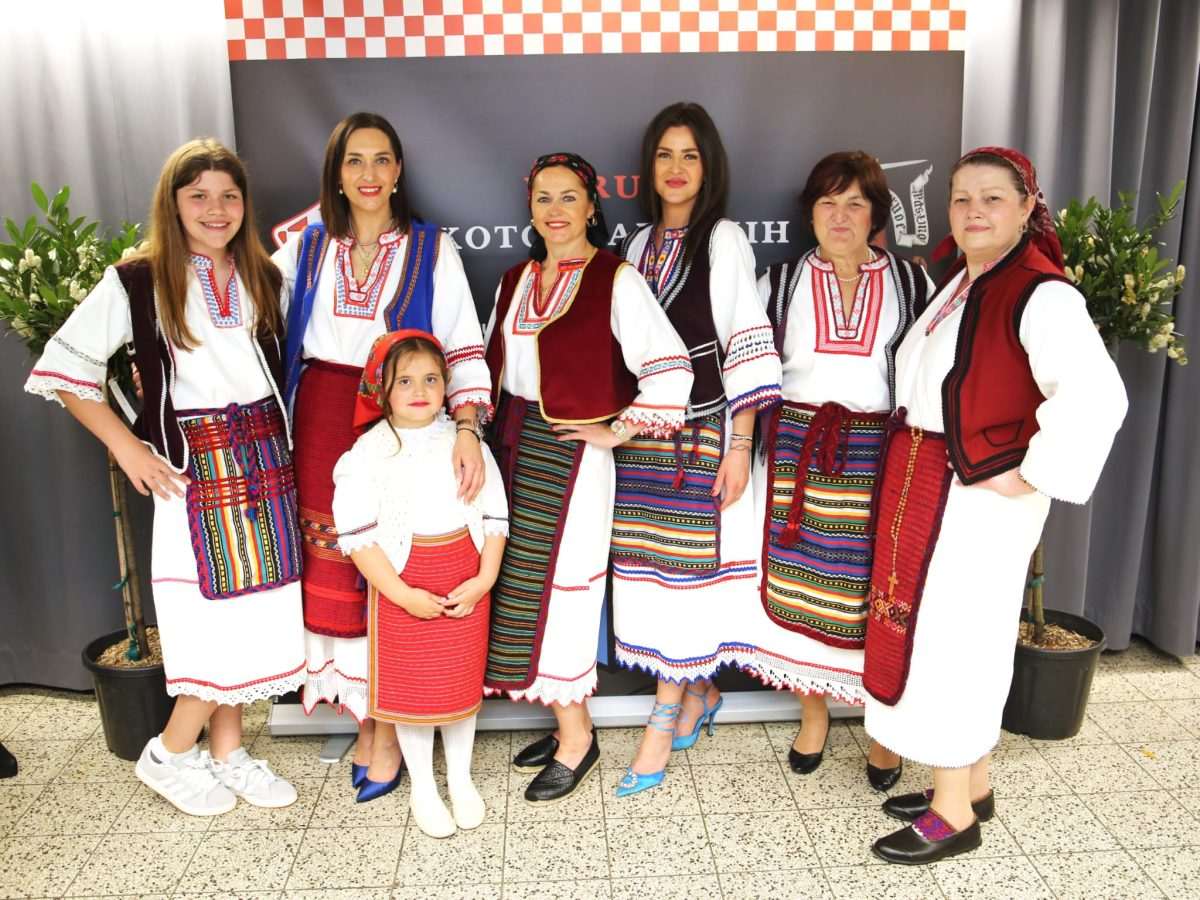 (FOTO) VEČER U KOJOJ SE SUSREĆE VJERA, TRADICIJA I NADA U BOLJE SUTRA: Oko tisuću ljudi na 8. Kotorvaroškoj večeri u Filderstadtu