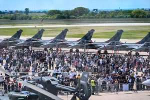 KOMPLETNA ESKADRILA: 12 borbenih zrakoplova Rafale prvi put predstavljeni u Hrvatskoj KOMPLETNA ESKADRILA: 12 borbenih zrakoplova Rafale prvi put predstavljeni u Hrvatskoj