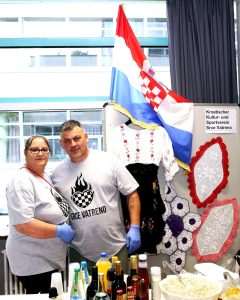 NOVA HRVATSKA UDRUGA U STUTTGARTU: Osnovana je u veljači, a u subotu su imali prvi javni nastup Upravni odbro udruge „Srce vatreno“/ Foto: Fenix (J.Trieb)