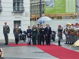 NEVIĐENE MJERE SIGURNOSTI: Ukrajinski predsjednik Zelenski u prvom posjetu Beču. Susrest će se s austrijskim predsjednikom Van der Bellenom i kancelarom Stockerom Zelenski u prvoj posjeti Austriji/ Foto: S. Herek