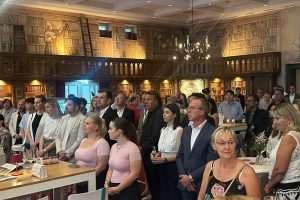 SVEČANO I UPEČATLJIVO: Proslava Dana državnosti RH u prostorima „najveće stalne reklame koju Hrvatska ima u svijetu"