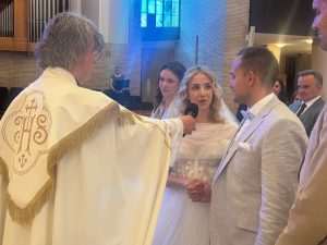 Don Mladen Parlov vjenčava mladence / Foto: Fenix (SIM)