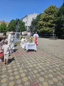 VJERA I TRADICIJA: Vjernici Čakovca proslavili Tijelovo svečanom misom i procesijom VJERA I TRADICIJA: Vjernici Čakovca proslavili Tijelovo svečanom misom i procesijom