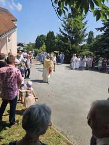 VJERA I TRADICIJA: Vjernici Čakovca proslavili Tijelovo svečanom misom i procesijom Tijelovo na Jugu Čakovca / Foto: Pavo Jazvić