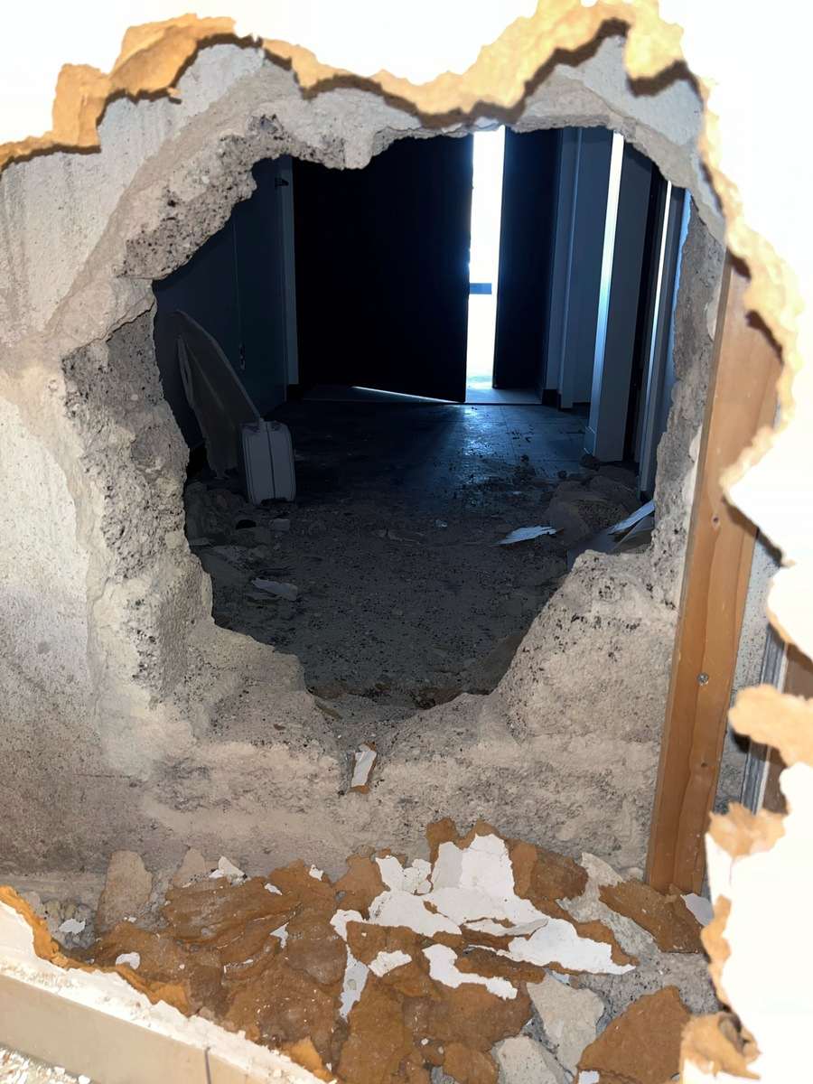 NESTALE U SEKUNDI: Skupocjene cigare nestale, ostala samo rupa u zidu, pogledajte fotografije