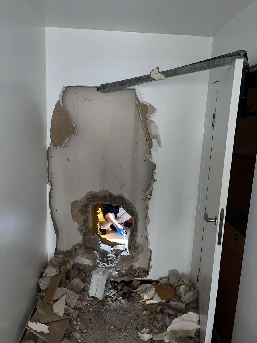 NESTALE U SEKUNDI: Skupocjene cigare nestale, ostala samo rupa u zidu, pogledajte fotografije