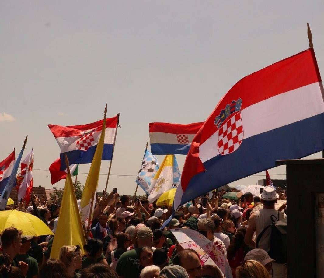 Mladi Hrvati iz Wiesbadena i Kelkheima Antunovskom hodu u Zagreb