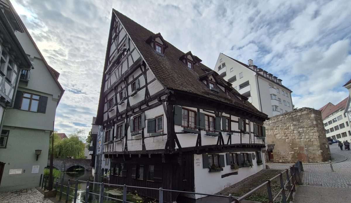 Schiefes Haus u Ulmu / Foto: Fenix (MD)