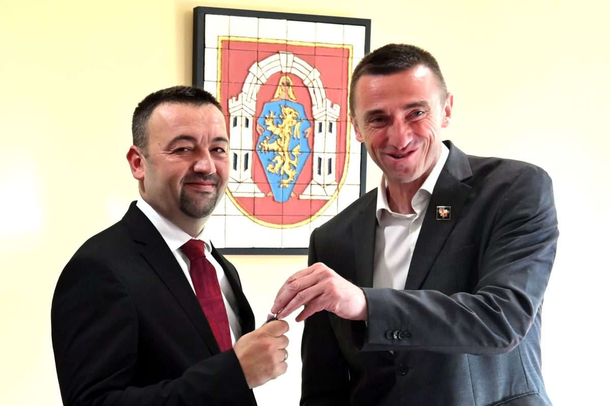 Predaja vlasti u Vukovaru/ Foto: Hina