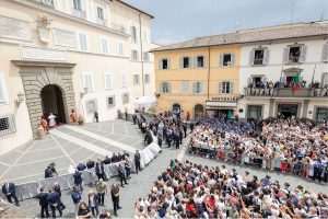 CASTEL GANDOLF: Tisuće vjernika i turista slušale prvi Angelus pape Lava XIV. CASTEL GANDOLF: Tisuće vjernika i turista slušale prvi Angelus pape Lava XIV.