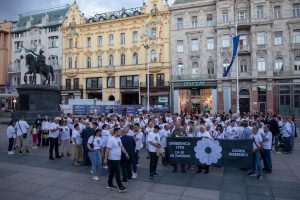 MIMOHOD SJEĆANJA NA SREBRENICU: Iz Zagreba poslana poruka solidarnosti, sjećanja i otpora zaboravu na 8.372 ubijenih u srpnju 1995.