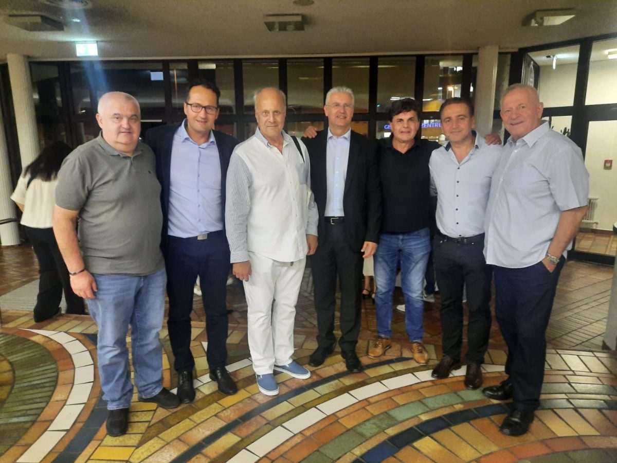VELIKA PREMIJERA U NJEMAČKOJ: “Hrvatski mučenici” Jakova Sedlara prikazani pred prepunom dvoranom u Karlsfeldu