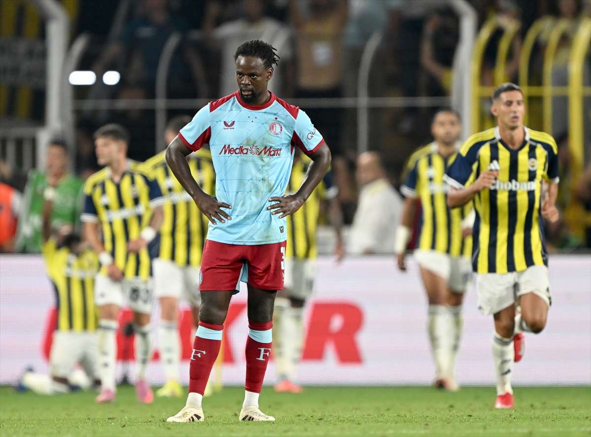 LP: Benfica s 2:0 savladala Nicu, za ulazak u elitno natjecanje igrat će protiv Fenerbahčea koji je s 5:2 pobijedio Feyenoord LP: Benfica s 2:0 savladala Nicu, za ulazak u elitno natjecanje igrat će protiv Fenerbahčea koji je s 5:2 pobijedio Feyenoord