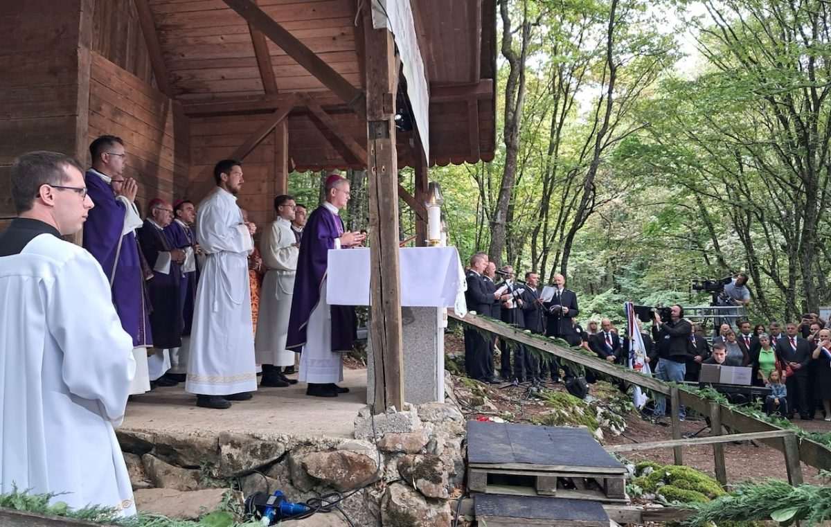 MINISTAR TOMO MEDVED NA JAZOVKI: Beskompromisna osuda strašnih zločina komunizma