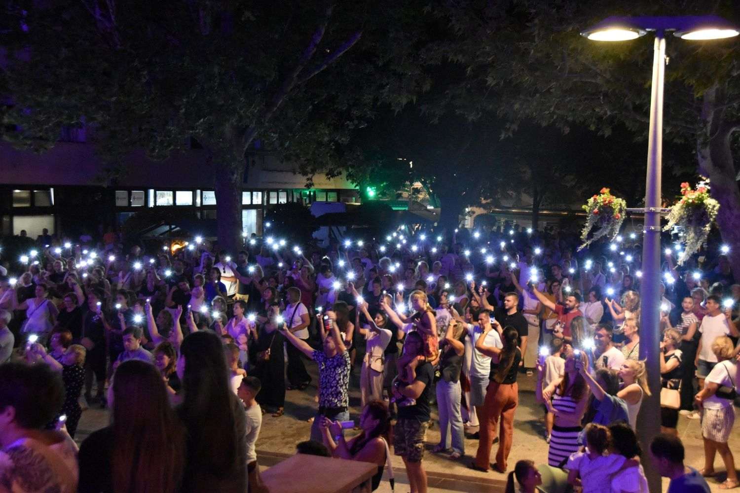 UOČI SVETKOVINE VELIKE GOSPE: U Sinju održan koncert duhovne glazbe “Ususret Majci” u organizaciji Svetišta i Župe Gospe Sinjske te Grada Sinja