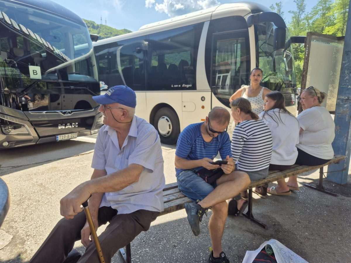 NEVJEROJATAN PRIZOR: Znate li gdje se nalazi jedini vodopad na svijetu koji se nalazi u samom središtu grada? Autobusni kolodvor u Jajcu / Foto: Fenix (MD)