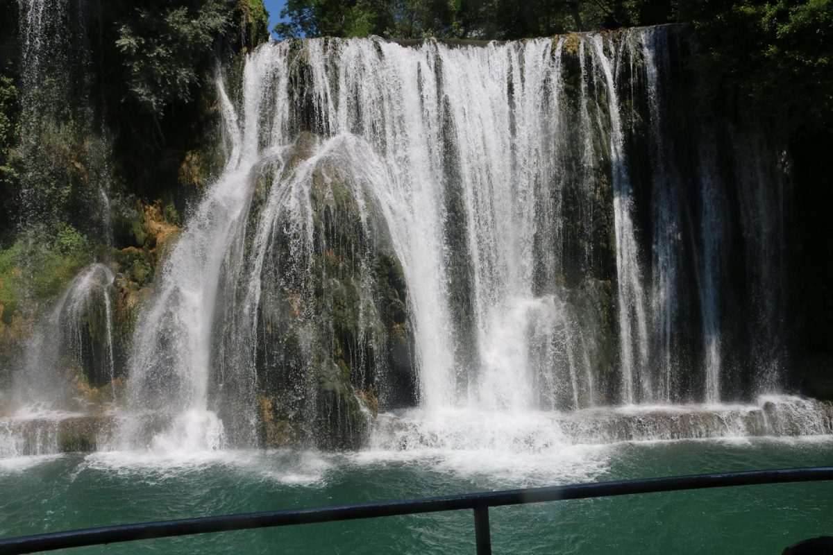 NEVJEROJATAN PRIZOR: Znate li gdje se nalazi jedini vodopad na svijetu koji se nalazi u samom središtu grada? Vodopad u Jajcu / Foto: Fenix (MD)