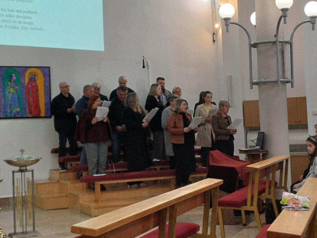 OBILJEŽAVANJE 81. OBLJETNICE OD POKOLJA U PODKAMEŠNIČKIM SELIMA KADA JE NA MUČAN NAČIN UBIJENO 1.525 OSOBA, MEĐU KOJIMA I 600 DJECE: "Mi ih ne smijemo zaboraviti, jer su oni spomenici rodoljublja i uzori vjere s krunicom u ruci"