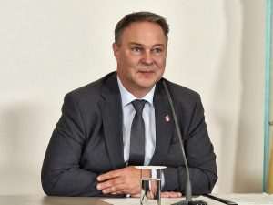 DRŽAVNA INTERVENCIJA: Austrija prvi put uvodi kočnicu za cijene najma na slobodnom tržištu. Potkancelar Babler: “Veliko postignuće” DRŽAVNA INTERVENCIJA: Austrija prvi put uvodi kočnicu za cijene najma na slobodnom tržištu. Potkancelar Babler: “Veliko postignuće”